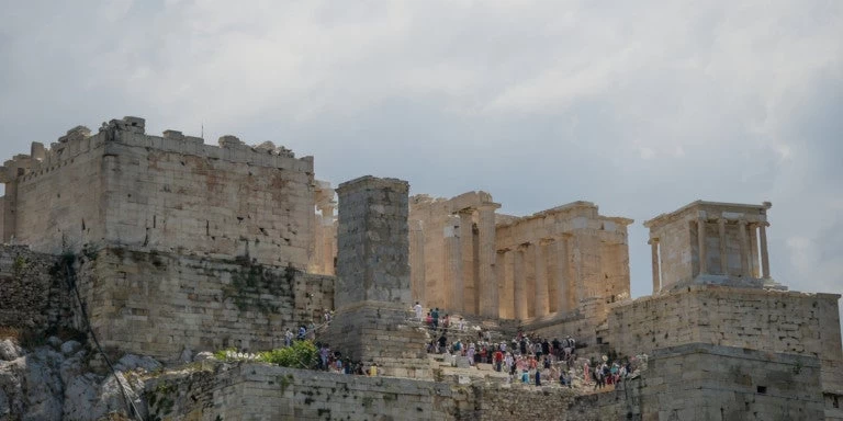 Οταν στην Ελλάδα ψήφιζαν με ψηφίδες και βόλους -Πώς βγήκε η φράση «τον μαύρισε»